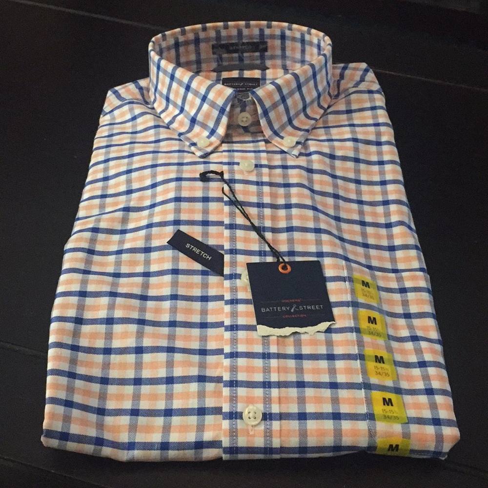 BRAND NEW Dockers Classic Fit Button up